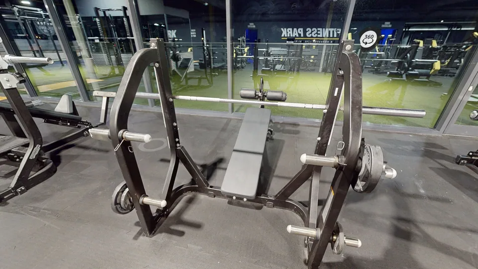 Banc de développé couché décliné - Fitness Park Montpellier Vendargues