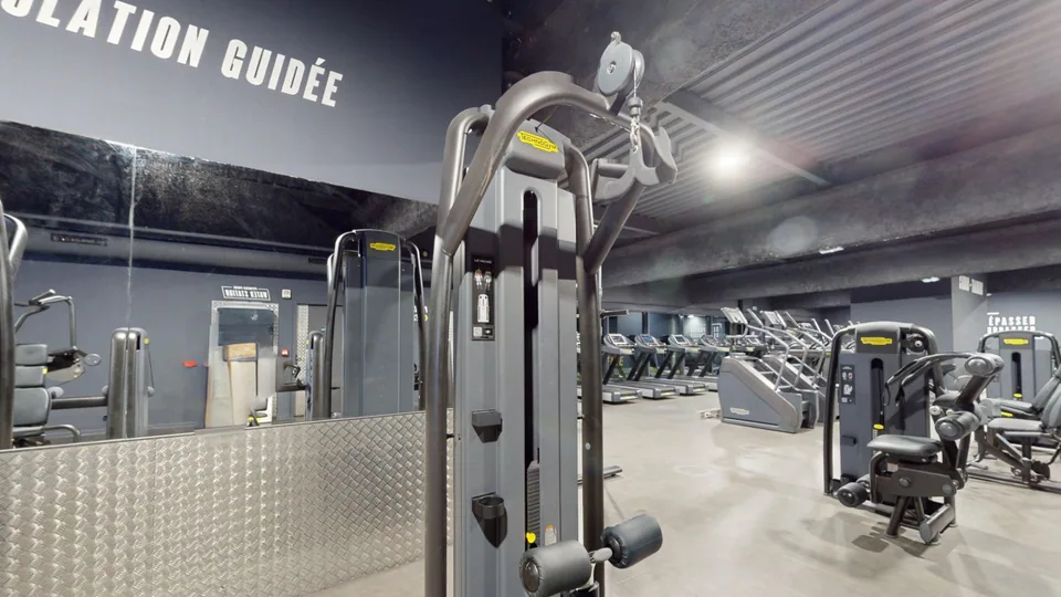 Lat Pulldown machine - Fitness Park Montpellier Vendargues