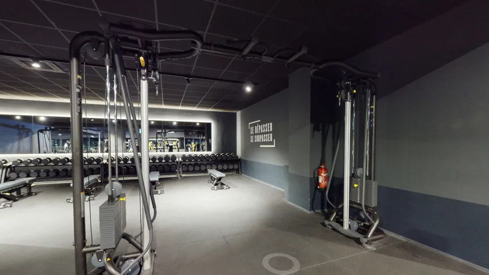 Station à poulie / poids du corps - Fitness Park Montpellier Vendargues
