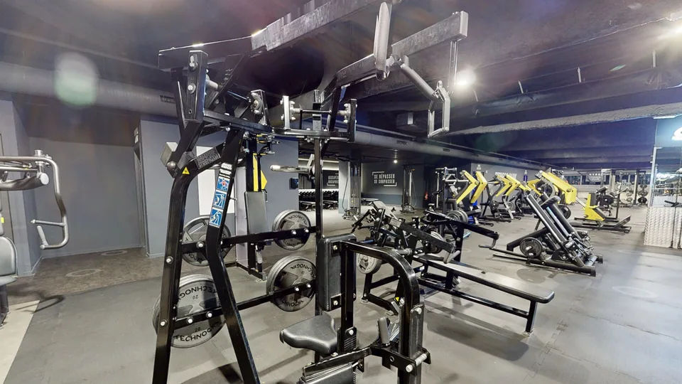 Iso-Lateral High Row - Fitness Park Montpellier Vendargues