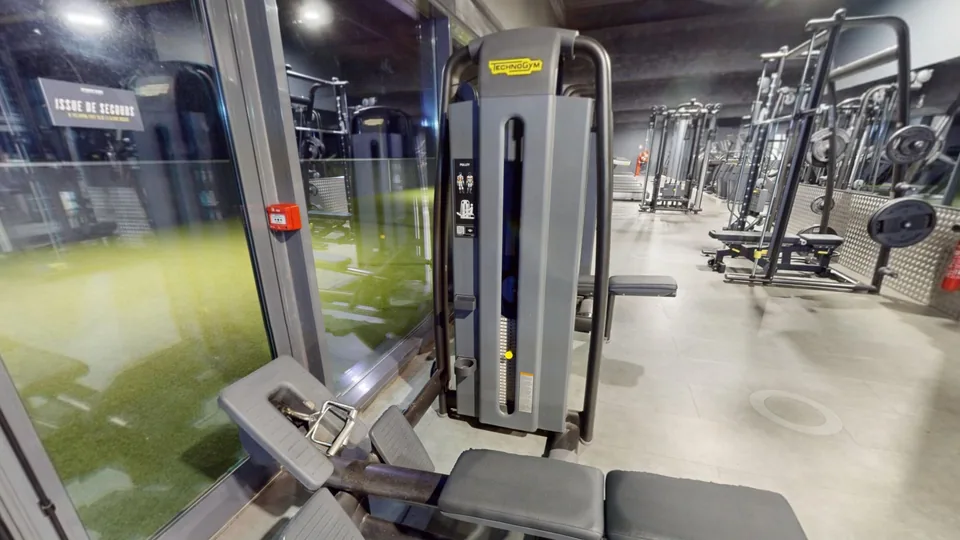Tirage horizontal machine - Fitness Park Montpellier Vendargues