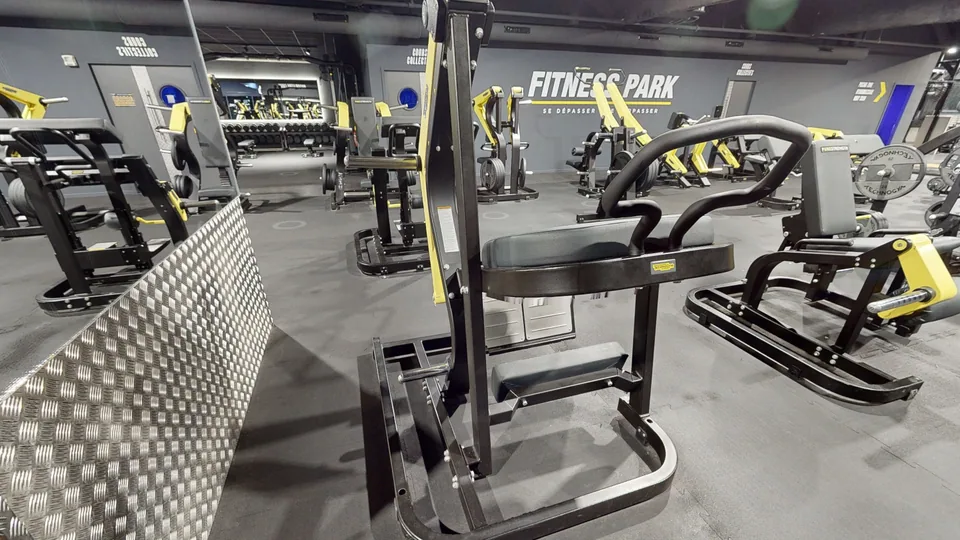 Standing Glute - Fitness Park Montpellier Vendargues