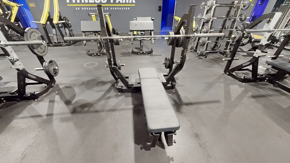 Banc de développé couché - Fitness Park Montpellier Vendargues