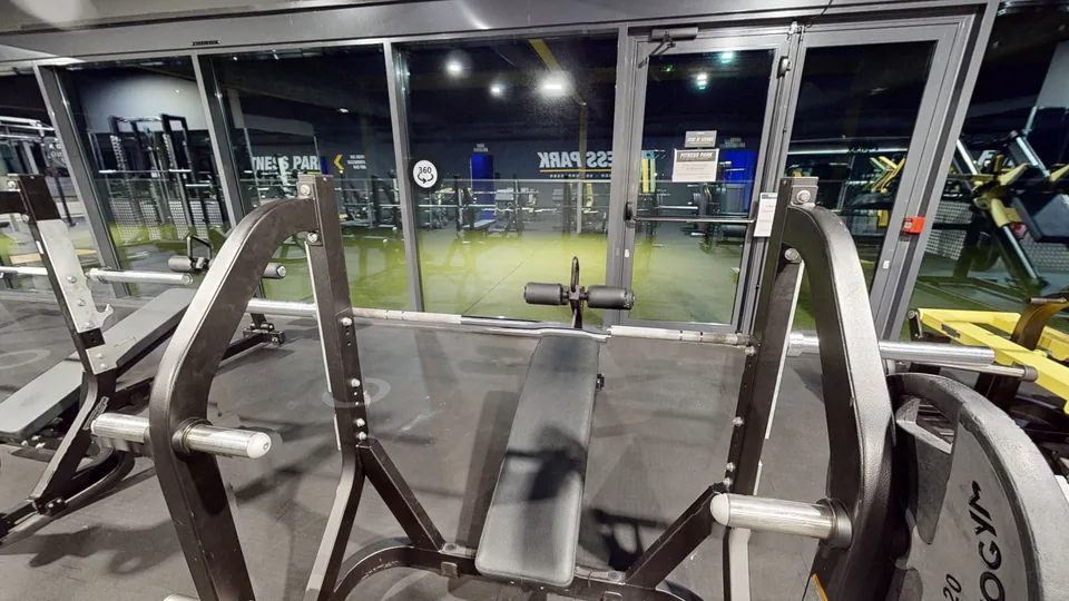 Banc de développé couché décliné - Fitness Park Montpellier Vendargues