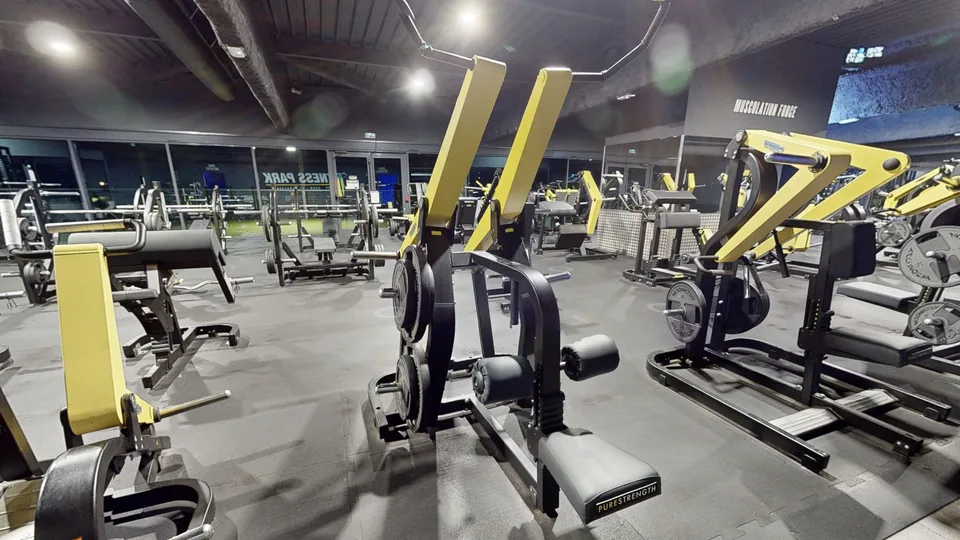 Lat Pulldown machine - Fitness Park Montpellier Vendargues