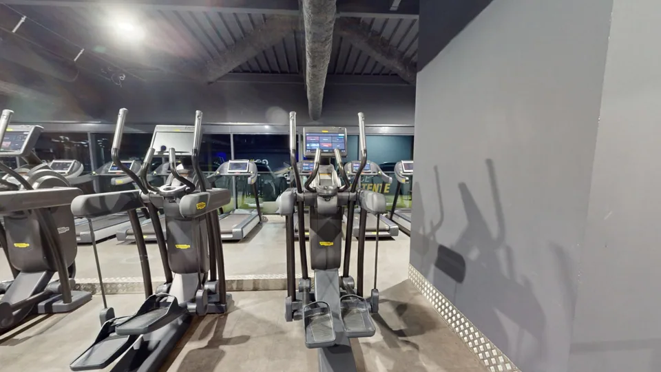 Vélo elliptique droit - Fitness Park Montpellier Vendargues