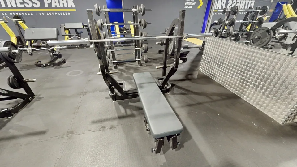 Banc de développé couché - Fitness Park Montpellier Vendargues