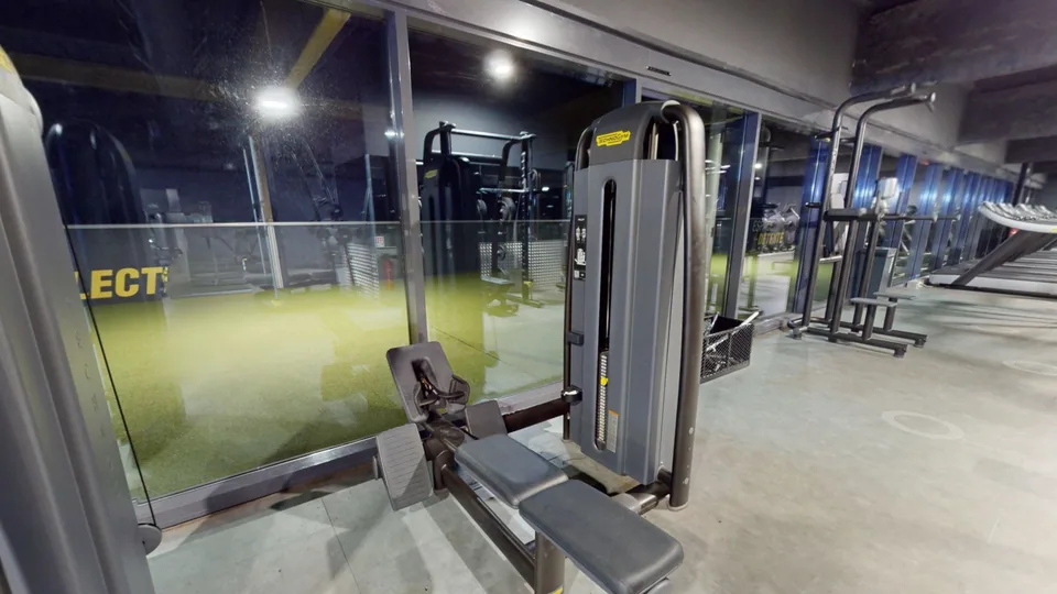 Tirage horizontal machine - Fitness Park Montpellier Vendargues