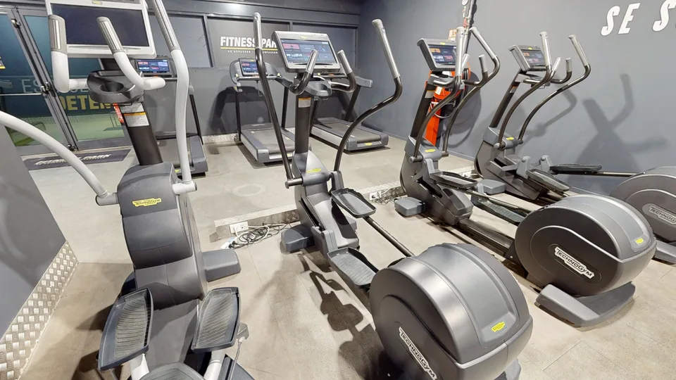 Vélo elliptique - Fitness Park Montpellier Vendargues