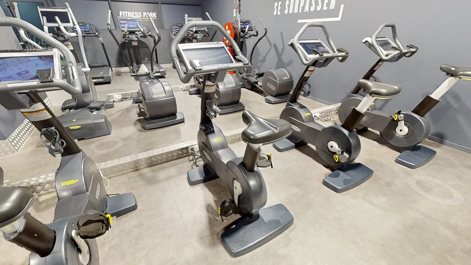 Vélo assis droit - Fitness Park Montpellier Vendargues